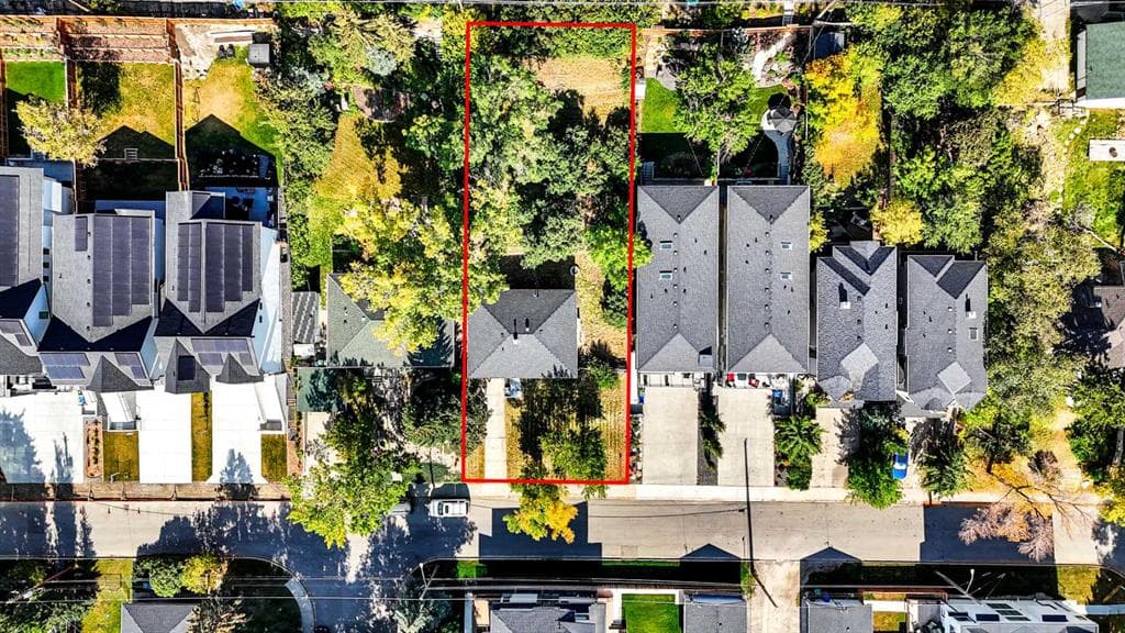 2-bed Detached for sale at 3652 8 Avenue NW, Calgary