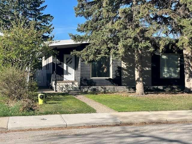 4-bed Semi-detached for sale at 2713 Canmore Road NW, Calgary