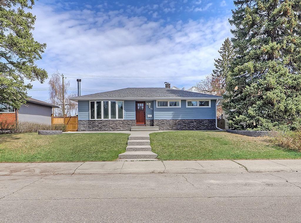 5-bed Detached for sale at 44 Granlea Place SW, Calgary