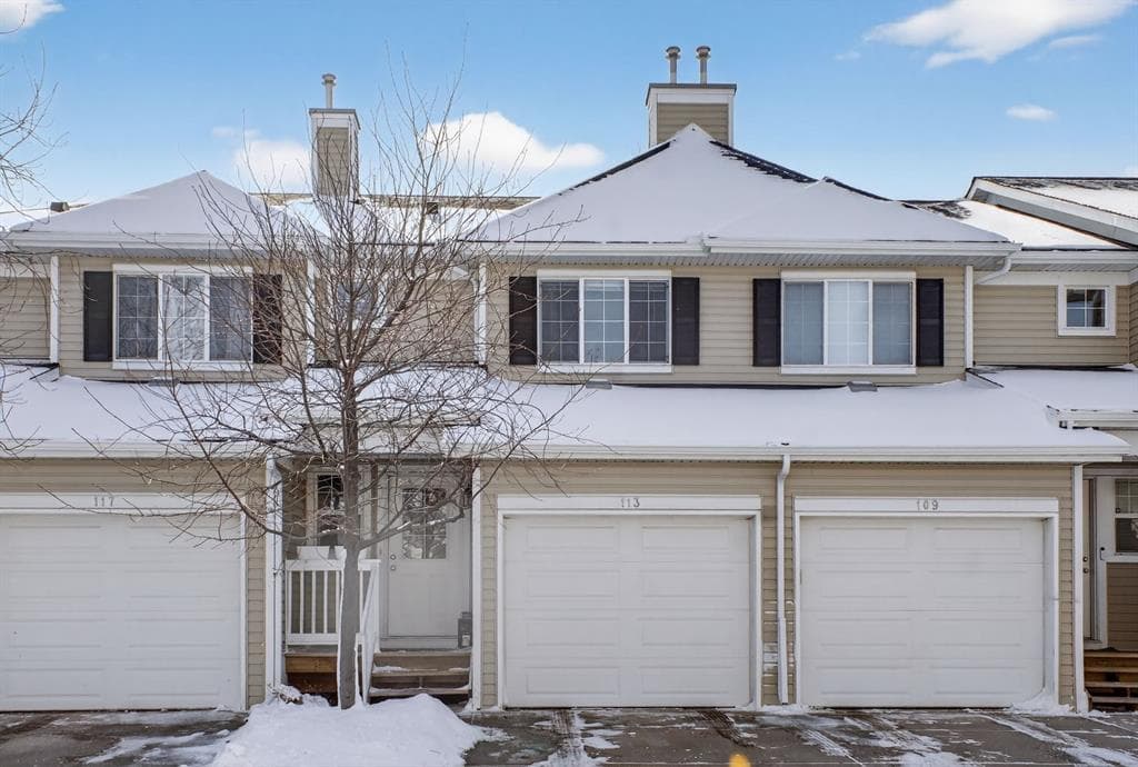 3-bed Townhouse for sale at 113 Country Village Lane NE, Calgary