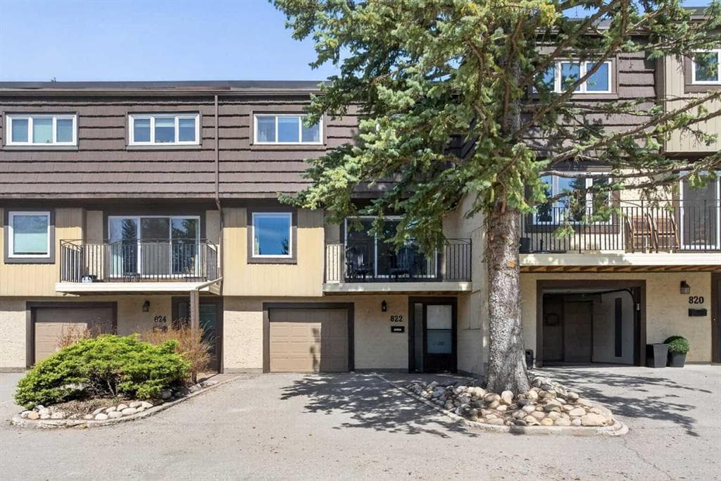 3-bed Townhouse for sale at 822, 3130 66 Avenue SW, Calgary
