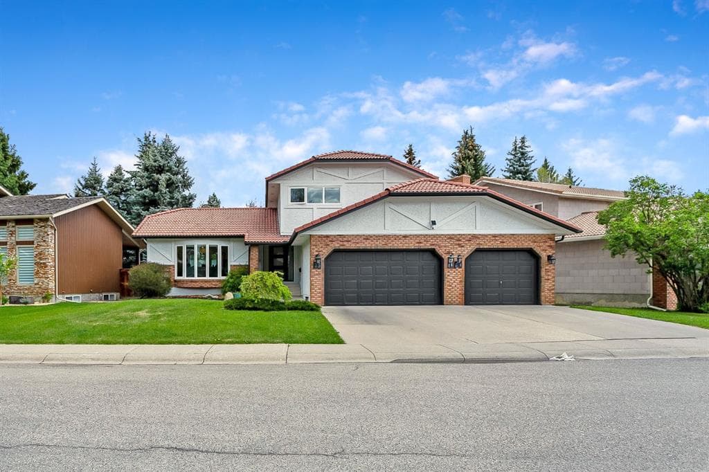 3-bed Detached for sale at 75 Woodacres Crescent SW, Calgary