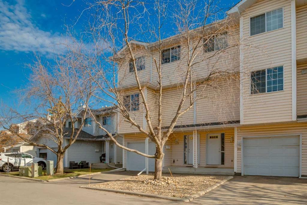 2-bed Townhouse for sale at 318 Hawkstone Manor NW, Calgary