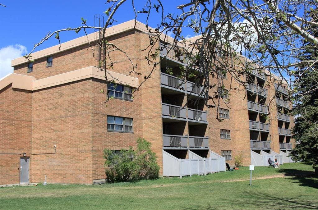 2-bed Apartment for sale at 223, 30 Mchugh Court NE, Calgary