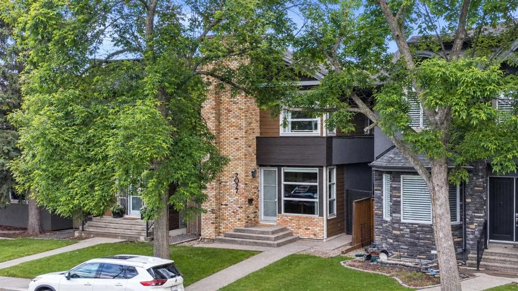 4-bed Detached for sale at 2027 42 Avenue SW, Calgary