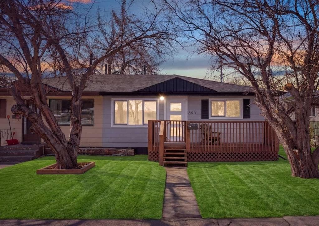 4-bed Semi-detached for sale at 853 Northmount Drive NW, Calgary