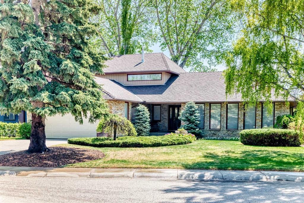 4-bed Detached for sale at 123 Varsity Estates Grove NW, Calgary