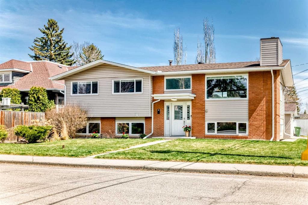 5-bed Detached for sale at 2212 4 Street NE, Calgary