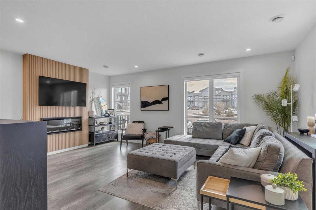 3-bed Townhouse for sale at 302, 260 Rowley Way NW, Calgary