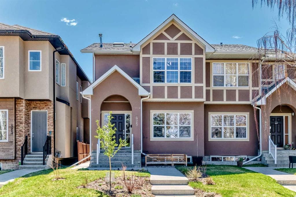 4-bed Semi-detached for sale at 425 36 Avenue NW, Calgary