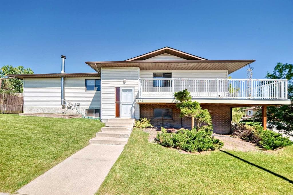 4-bed Semi-detached for sale at 131 Ranchlands Court NW, Calgary