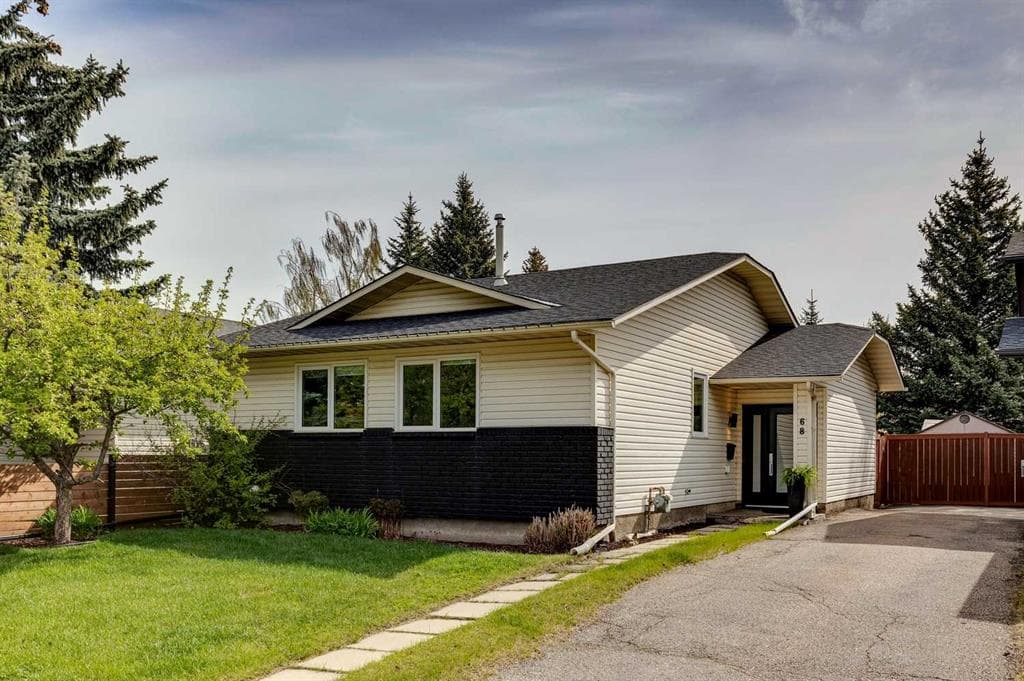 4-bed Detached for sale at 68 Woodmont Rise SW, Calgary