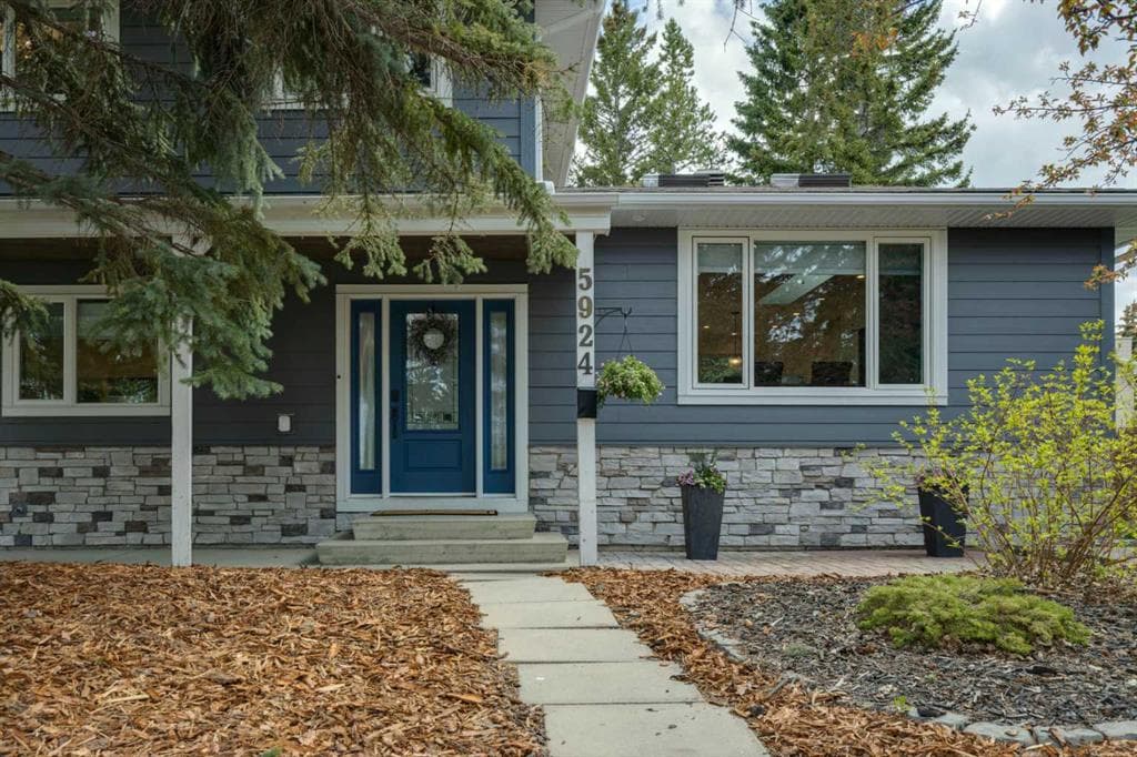 5-bed Detached for sale at 5924 Dalridge Hill NW, Calgary