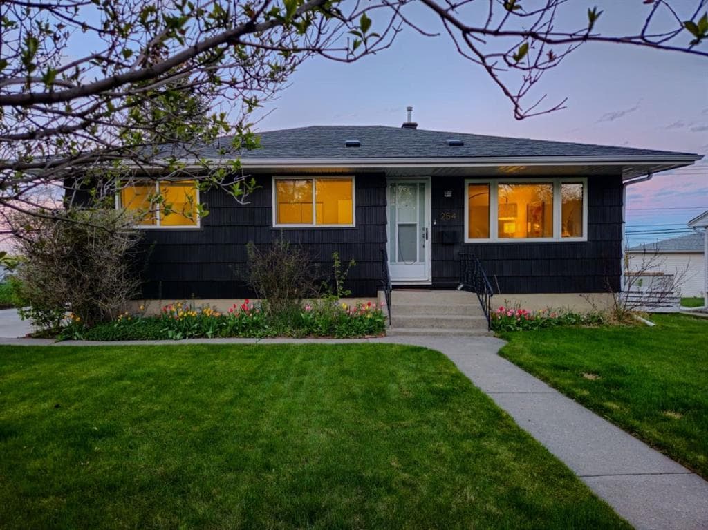 5-bed Detached for sale at 254 Hendon Drive NW, Calgary