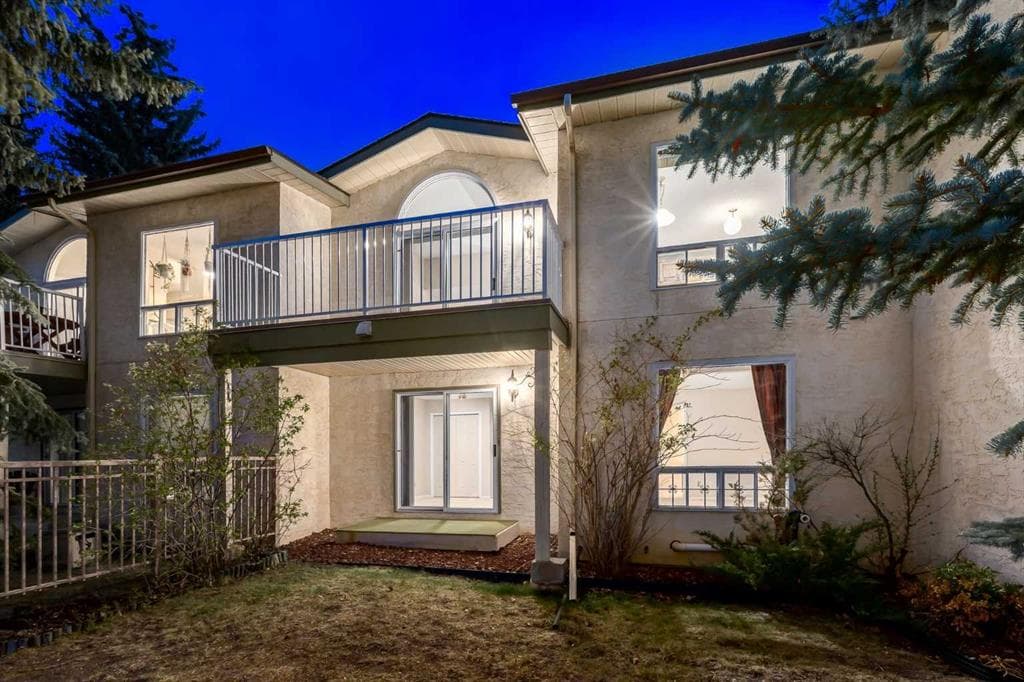 2-bed Townhouse for sale at 114 Strathlorne Mews SW, Calgary