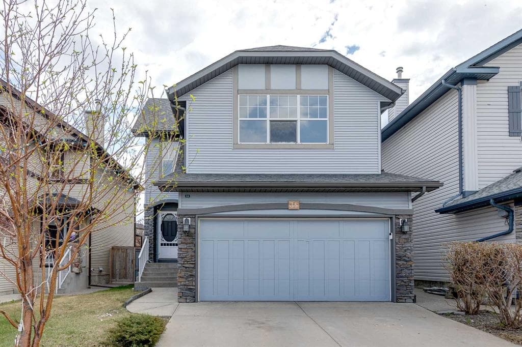 4-bed Detached for sale at 35 New Brighton Manor SE, Calgary