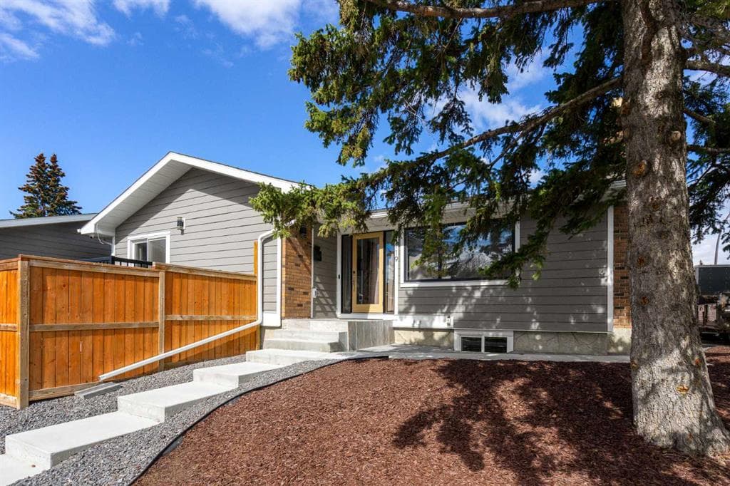 4-bed Detached for sale at 119 Silvercreek Close NW, Calgary