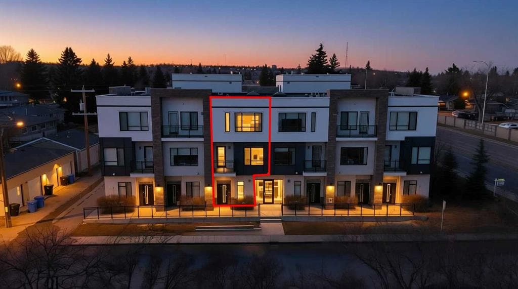 2-bed Townhouse for sale at 109, 15 Rosscarrock Gate SW, Calgary