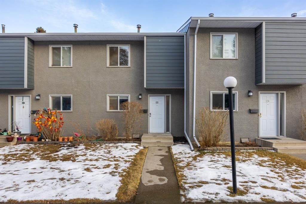 3-bed Townhouse for sale at 33, 219 90 Avenue SE, Calgary