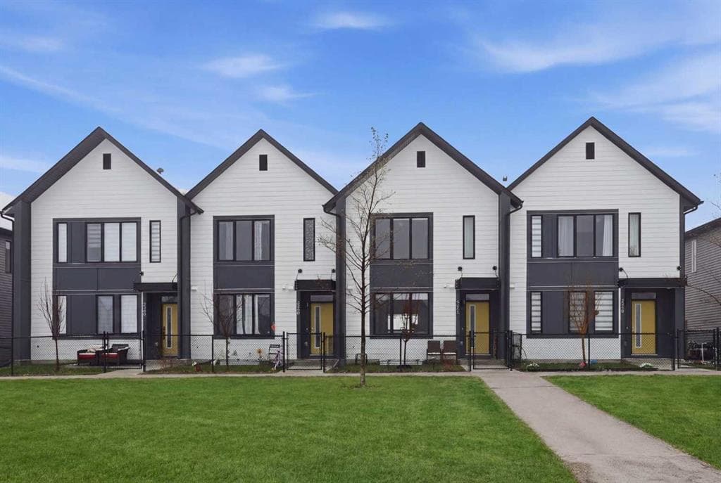 3-bed Townhouse for sale at 224 South Point Greenway SW, Airdrie