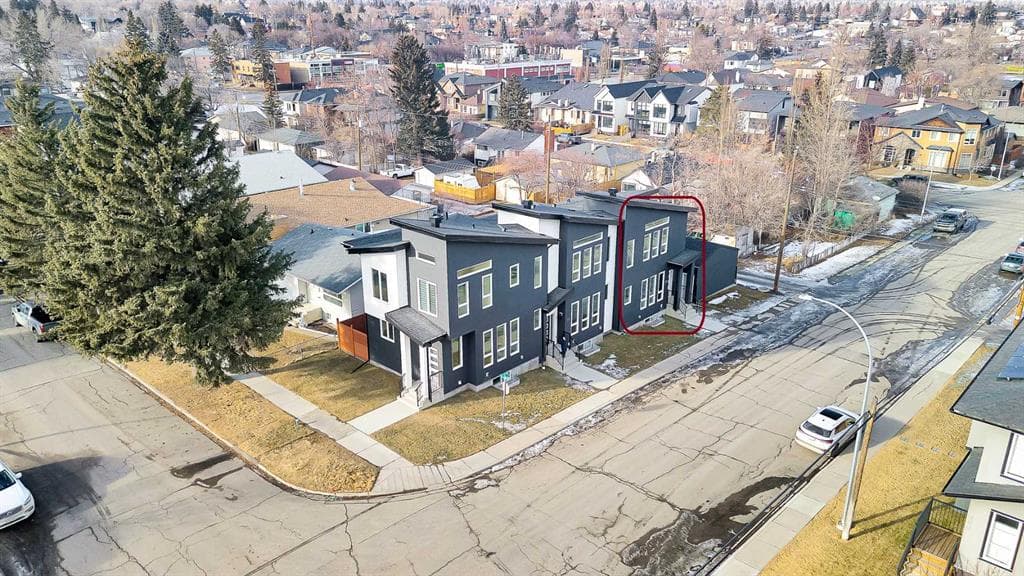 3-bed Townhouse for sale at 2609 1 Street NE, Calgary