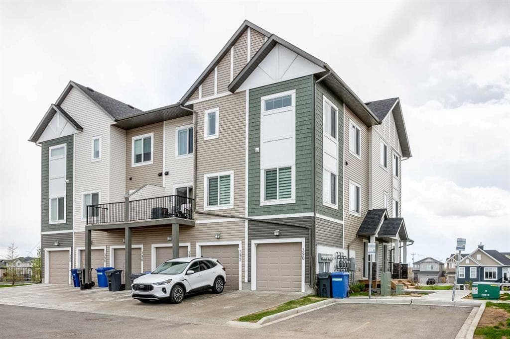 3-bed Townhouse for sale at 390 Canals Crossing SW, Airdrie
