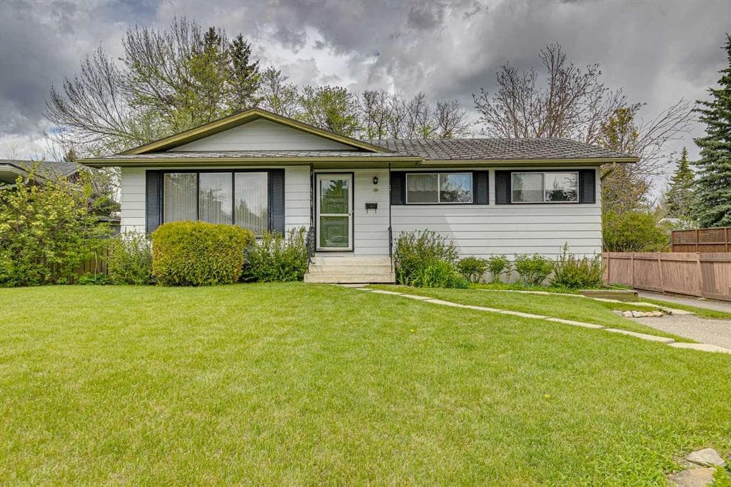 3-bed Detached for sale at 146 Oakmoor Place SW, Calgary