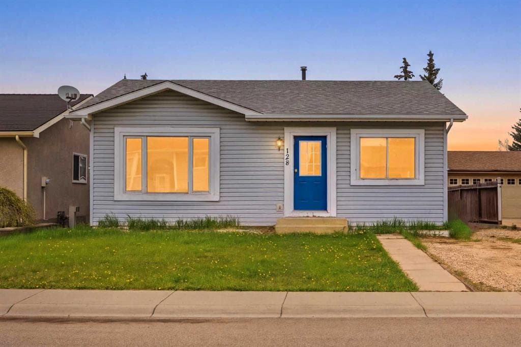 4-bed Detached for sale at 128 Ridgegate Way SW, Airdrie