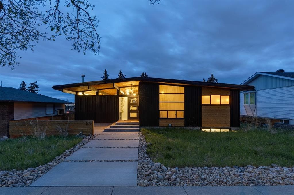 5-bed Detached for sale at 4427 Charleswood Drive NW, Calgary