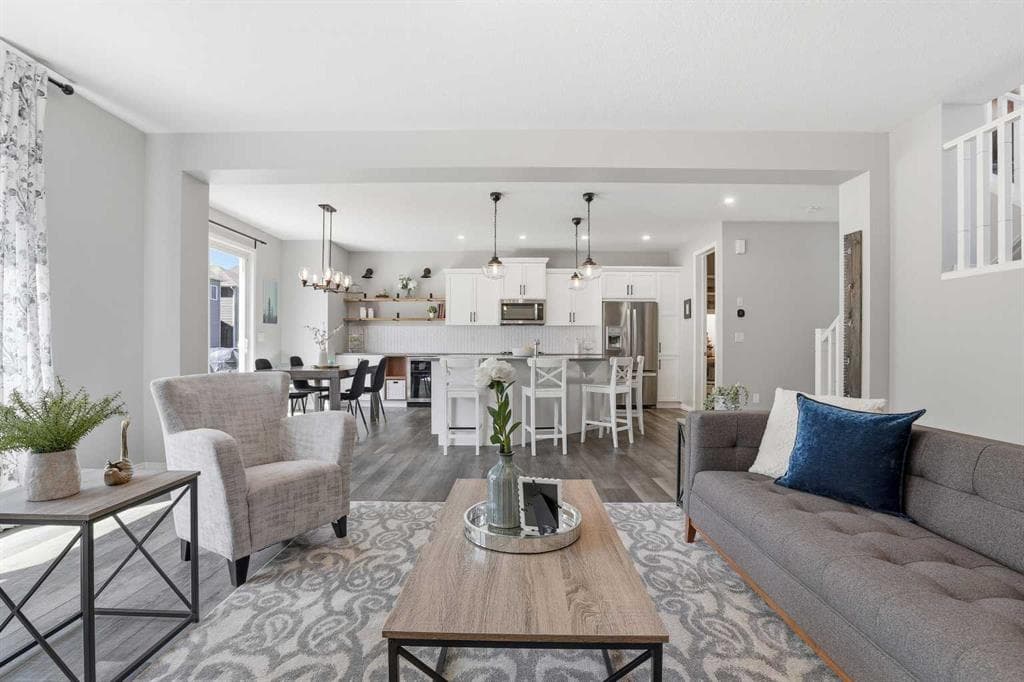 4-bed Detached for sale at 25 Yorkville Green SW, Calgary