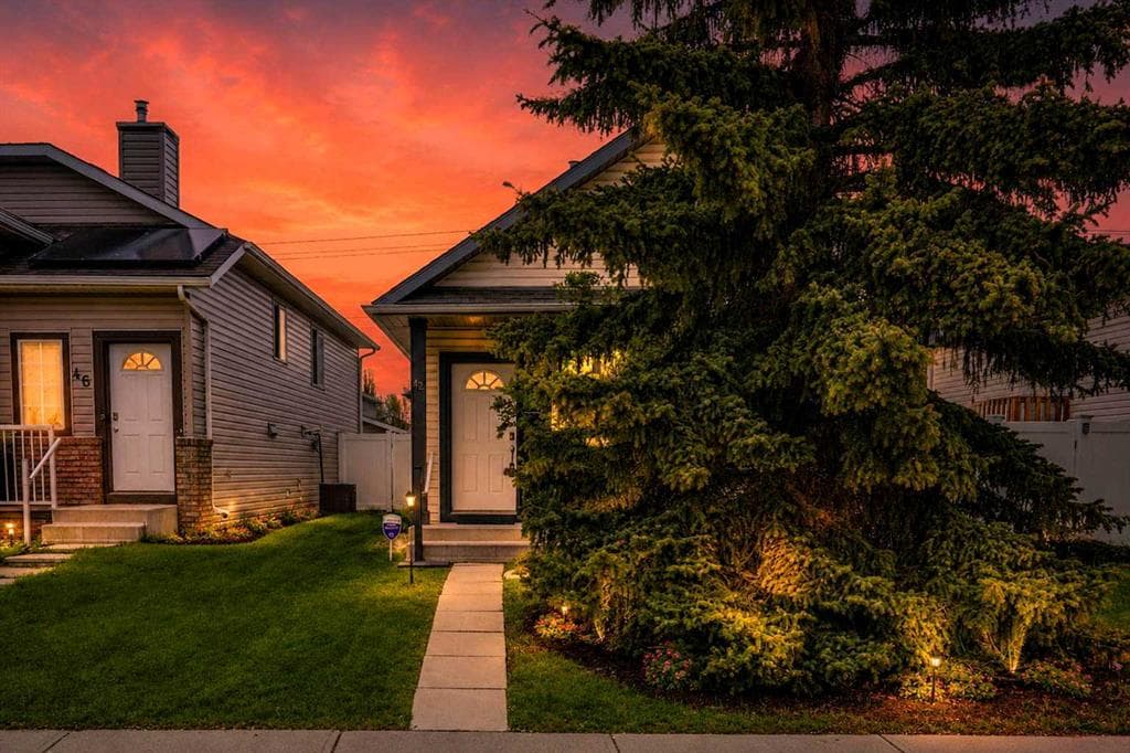 3-bed Detached for sale at 42 Harvest Rose Circle NE, Calgary