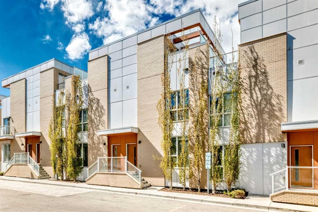 3-bed Townhouse for sale at 4056 Kovitz Lane NW, Calgary
