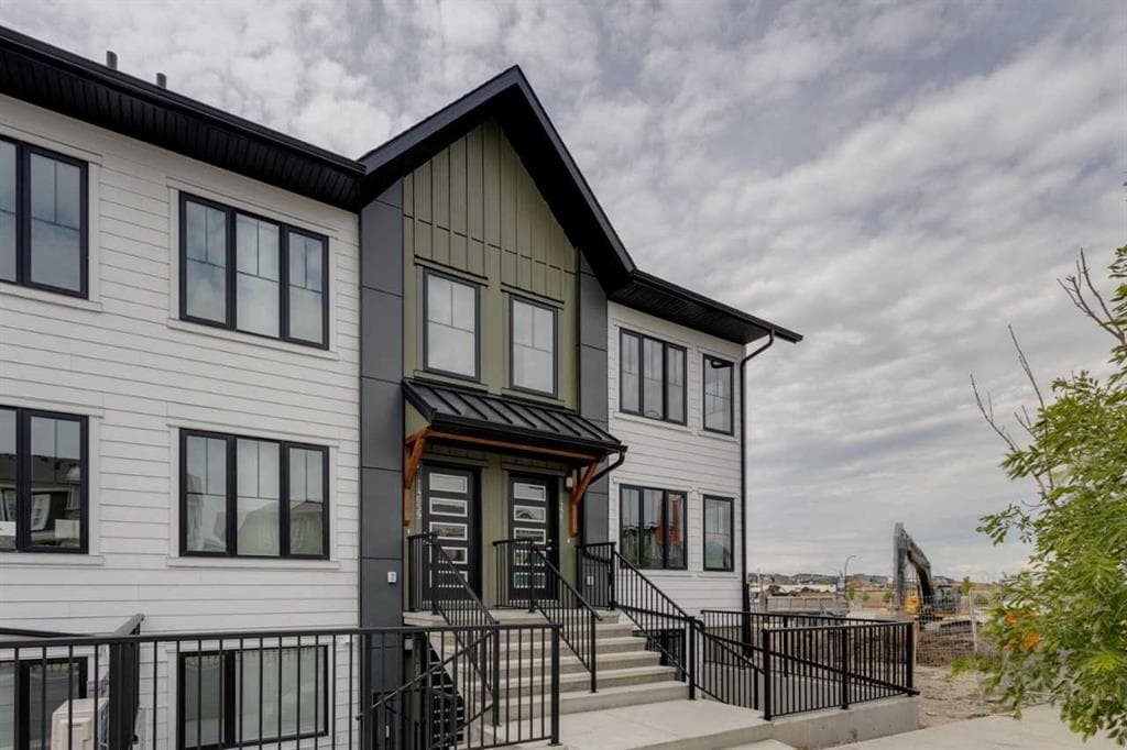 3-bed Townhouse for sale at 202, 40 Livingston Parade NE, Calgary