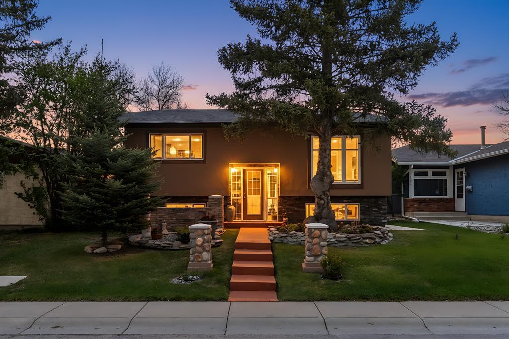 2-bed Detached for sale at 155 Midcrest Crescent SE, Calgary