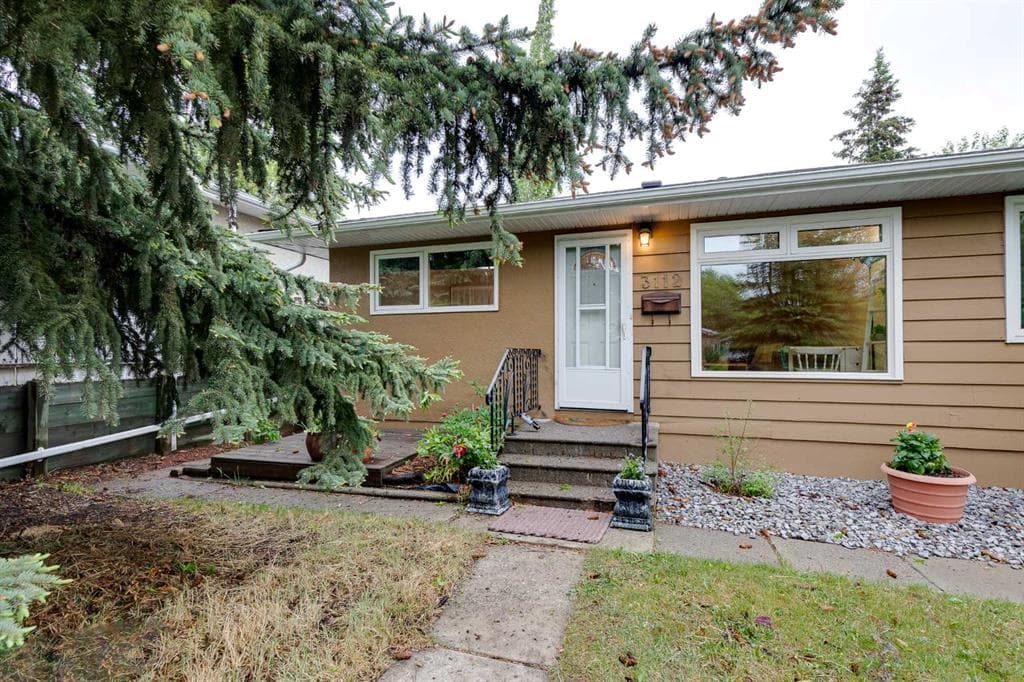 3-bed Semi-detached for sale at 3112 42 Street SW, Calgary