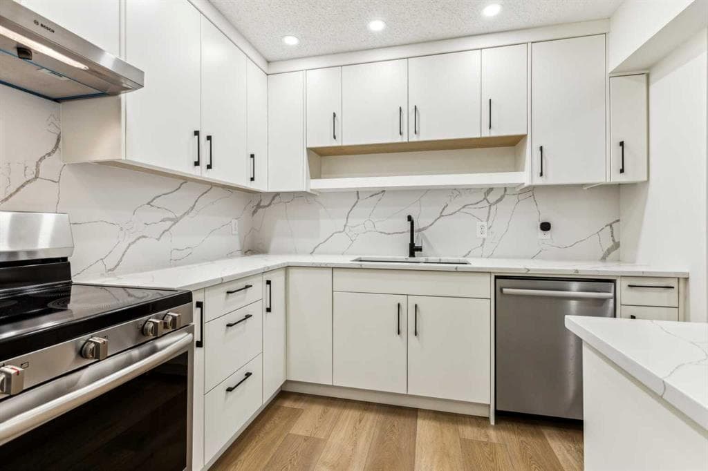 3-bed Townhouse for sale at 1101, 2520 Palliser Drive SW, Calgary
