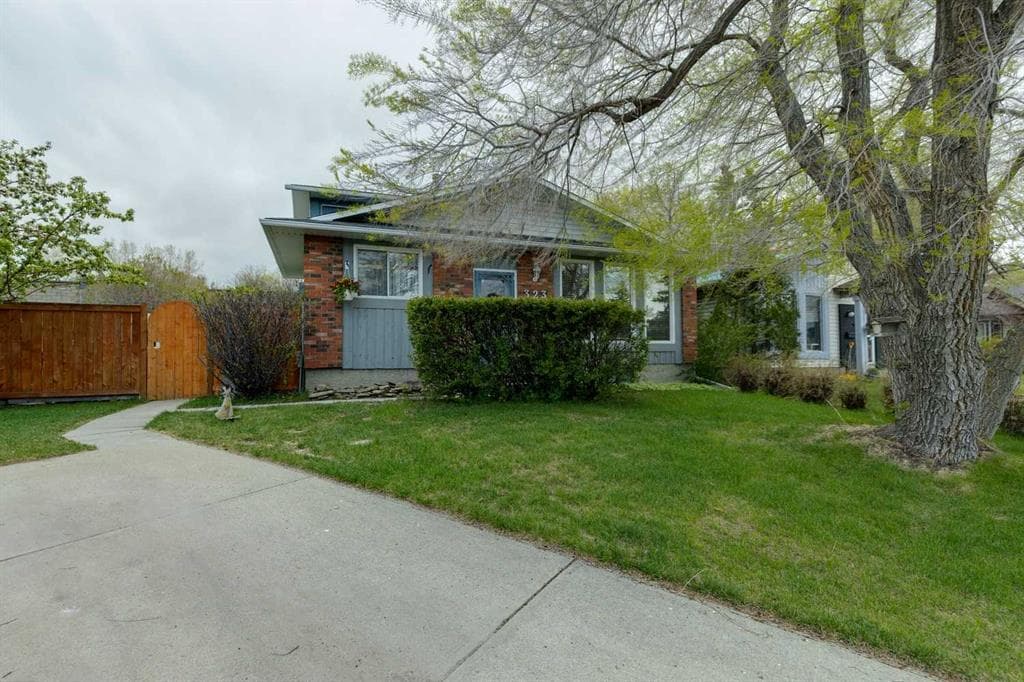 3-bed Detached for sale at 323 Ranchview Place NW, Calgary