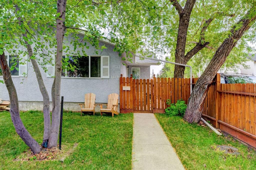 3-bed Semi-detached for sale at 1618 43 Street SW, Calgary