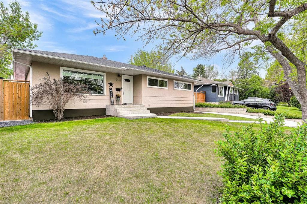 4-bed Detached for sale at 5935 Thornton Road NW, Calgary