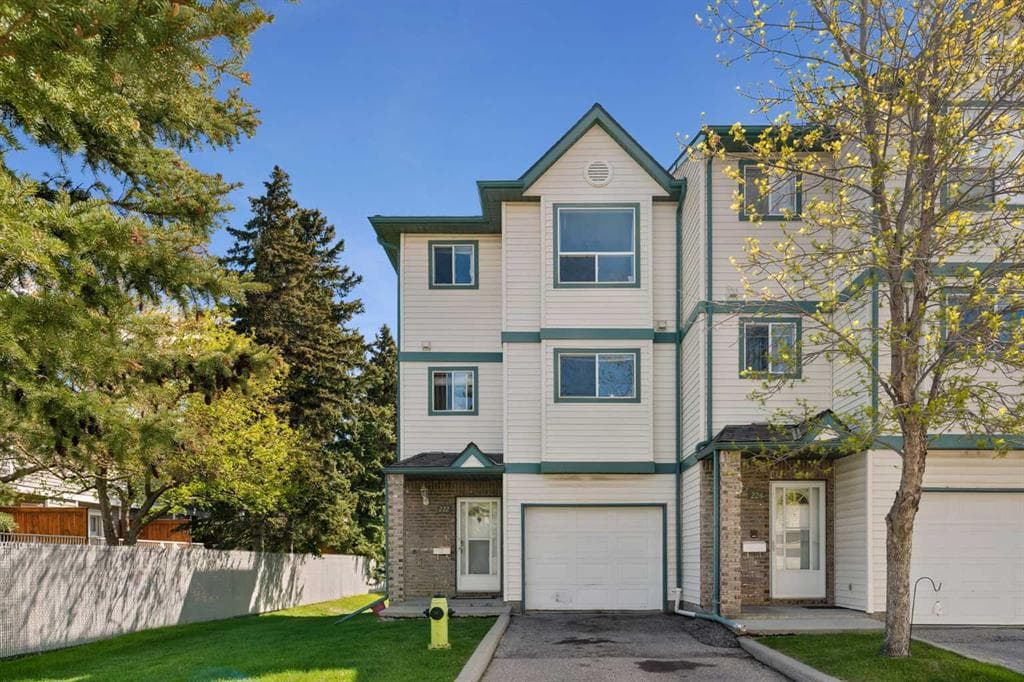 3-bed Townhouse for sale at 222 Anderson Grove SW, Calgary