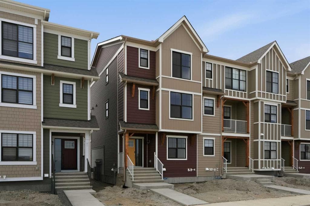 3-bed Townhouse for sale at 81 Wild Rose Way SE, Calgary