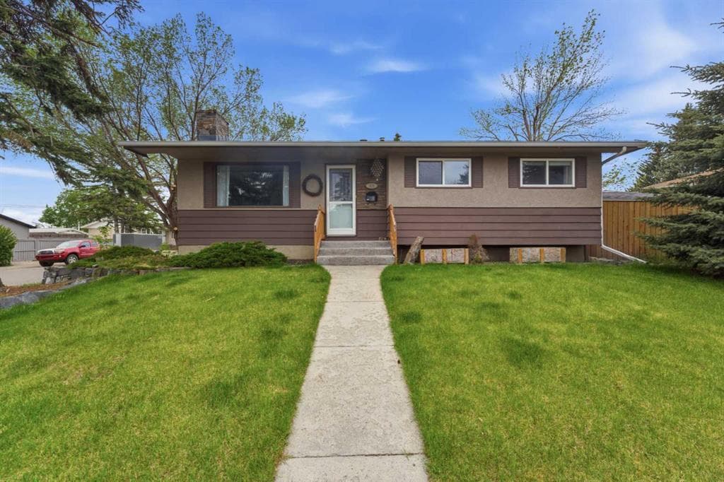 5-bed Detached for sale at 819 Avonlea Place SE, Calgary