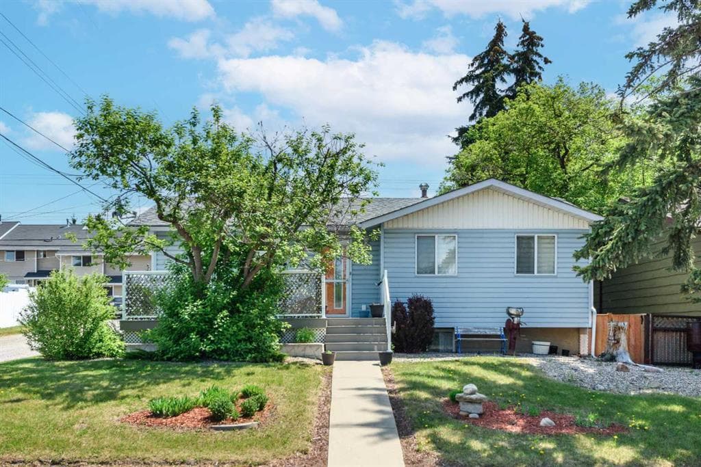 3-bed Detached for sale at 208 Van Horne Crescent NE, Calgary