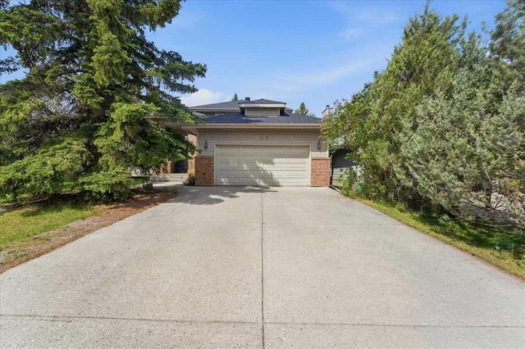 4-bed Detached for sale at 13919 Evergreen Street SW, Calgary