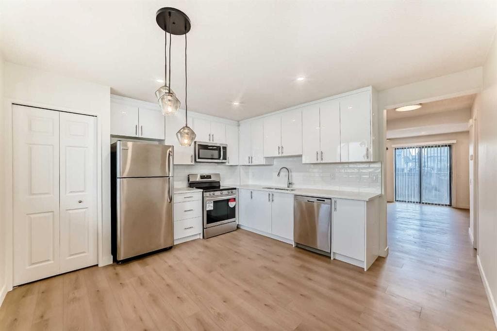 3-bed Townhouse for sale at 32, 1515 Falconridge Drive NE, Calgary