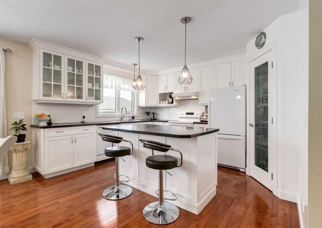 4-bed Detached for sale at 332 Pinemont Road NE, Calgary