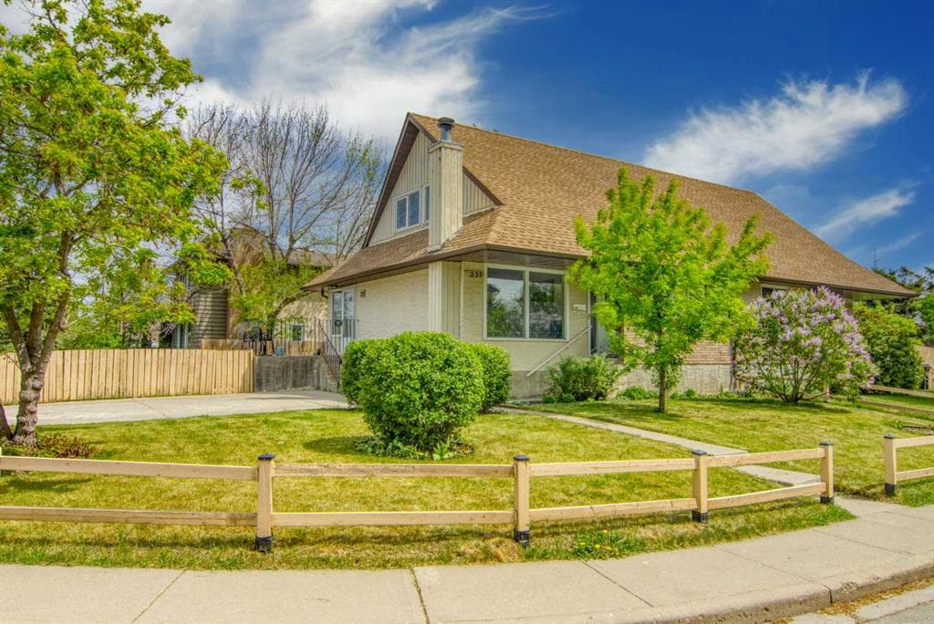 3-bed Semi-detached for sale at 235 Avonburn Road SE, Calgary