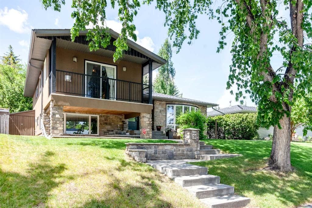 4-bed Detached for sale at 51 Wimbledon Drive SW, Calgary