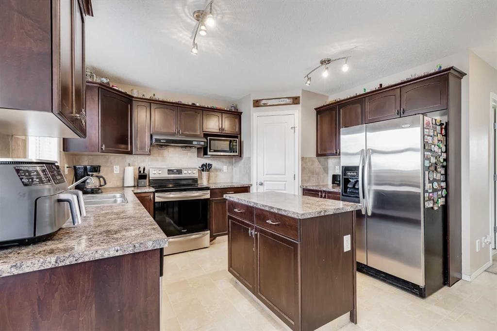 3-bed Detached for sale at 31 Taralake Gardens NE, Calgary