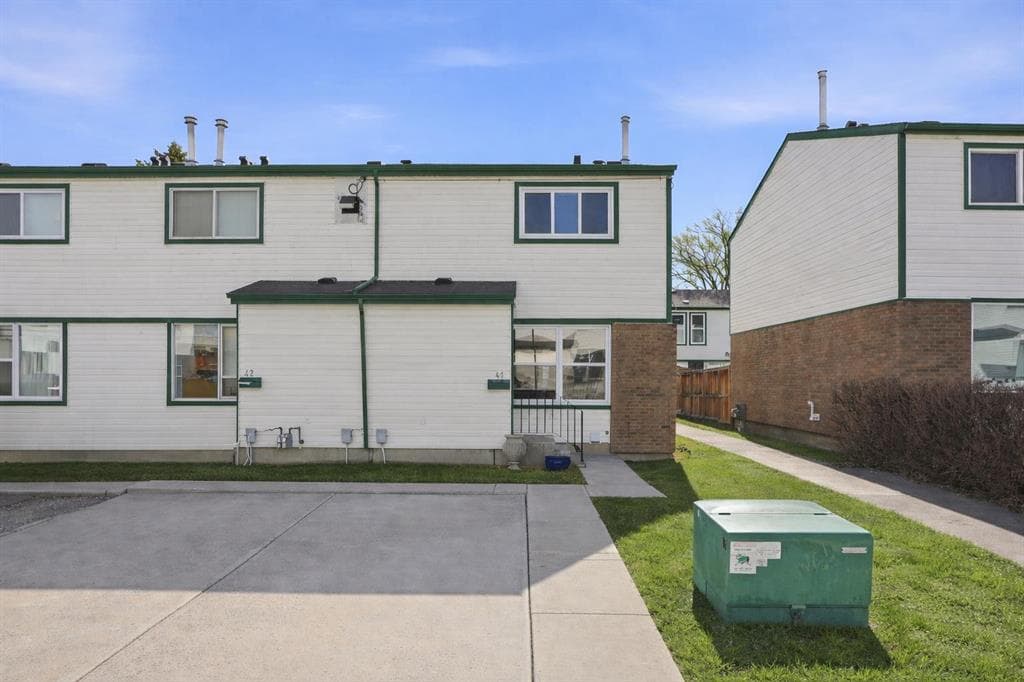 3-bed Townhouse for sale at 41, 100 Pennsylvania Road SE, Calgary